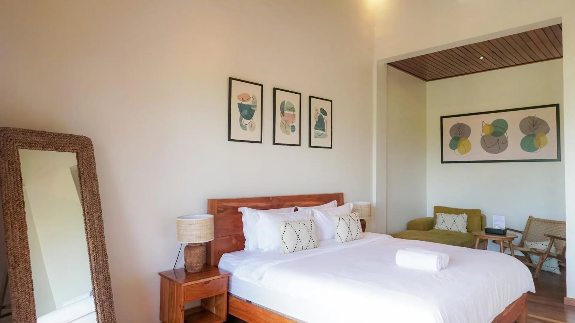 Tropical Beach House Bali Seminyak  Seminyak (Bali)