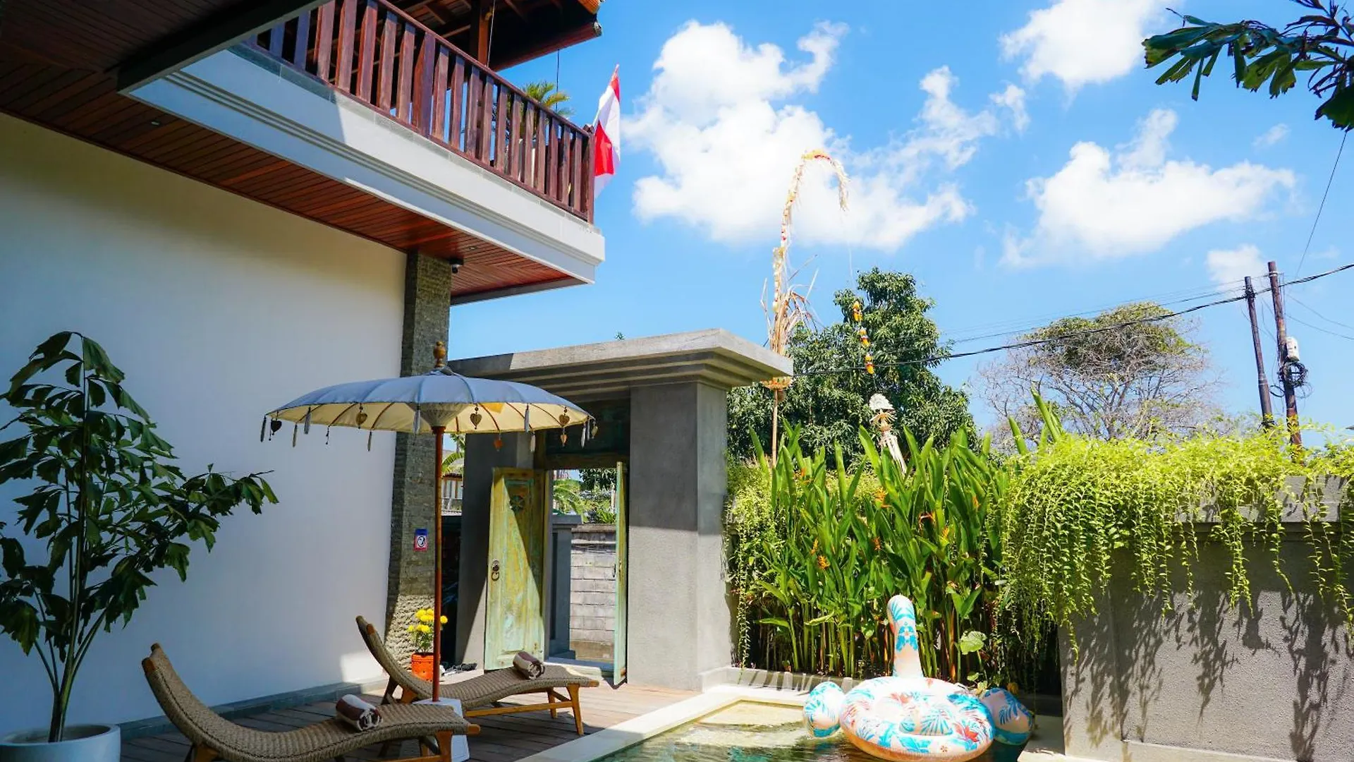 Tropical Beach House Bali Seminyak  Bed & Breakfast