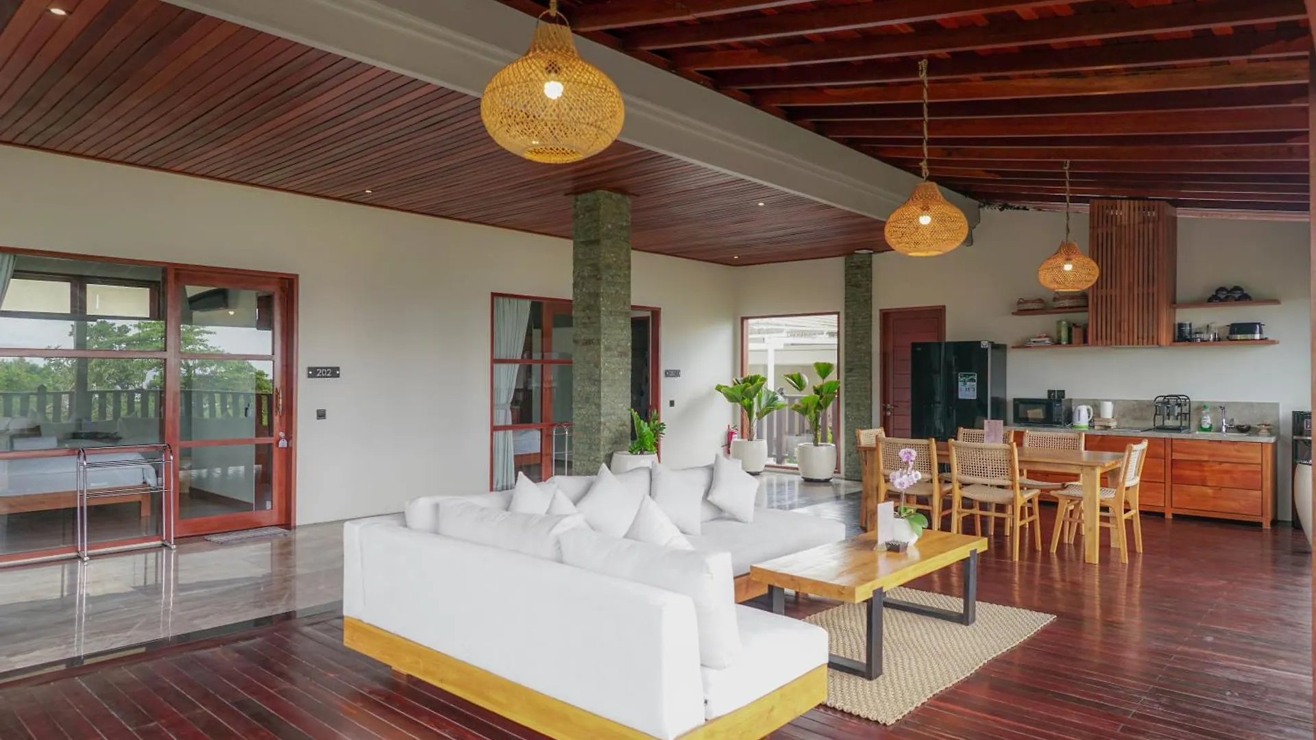 Tropical Beach House Bali Seminyak