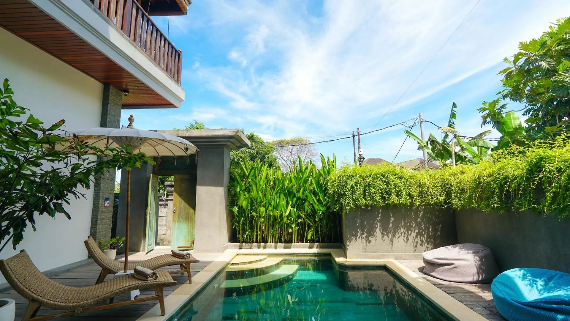Tropical Beach House Bali Seminyak  Seminyak (Bali)