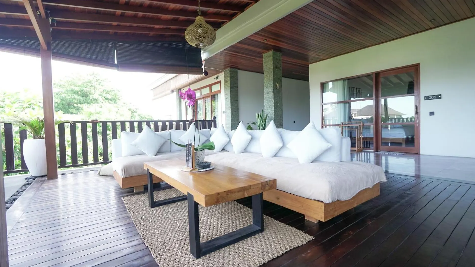 Bed & Breakfast Tropical Beach House Bali Seminyak