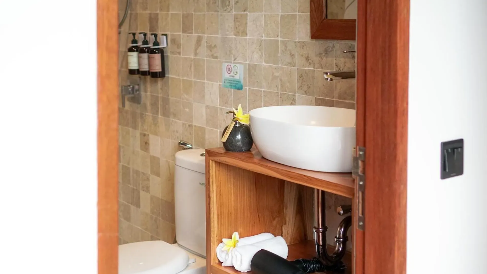 Tropical Beach House Bali Seminyak  Bed & Breakfast