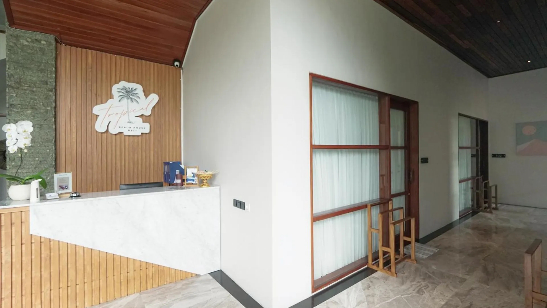 Bed & Breakfast Tropical Beach House Bali Seminyak